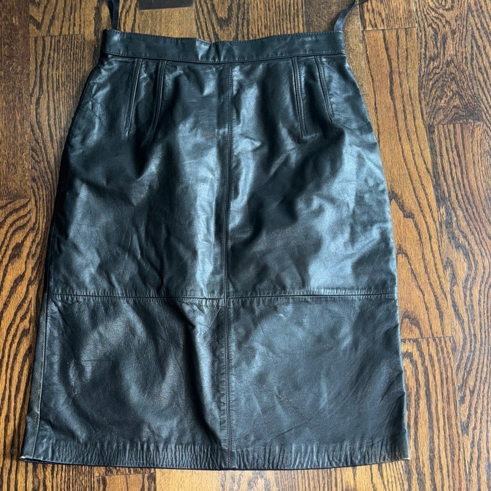 Elegant Black Leather Pencil Skirt